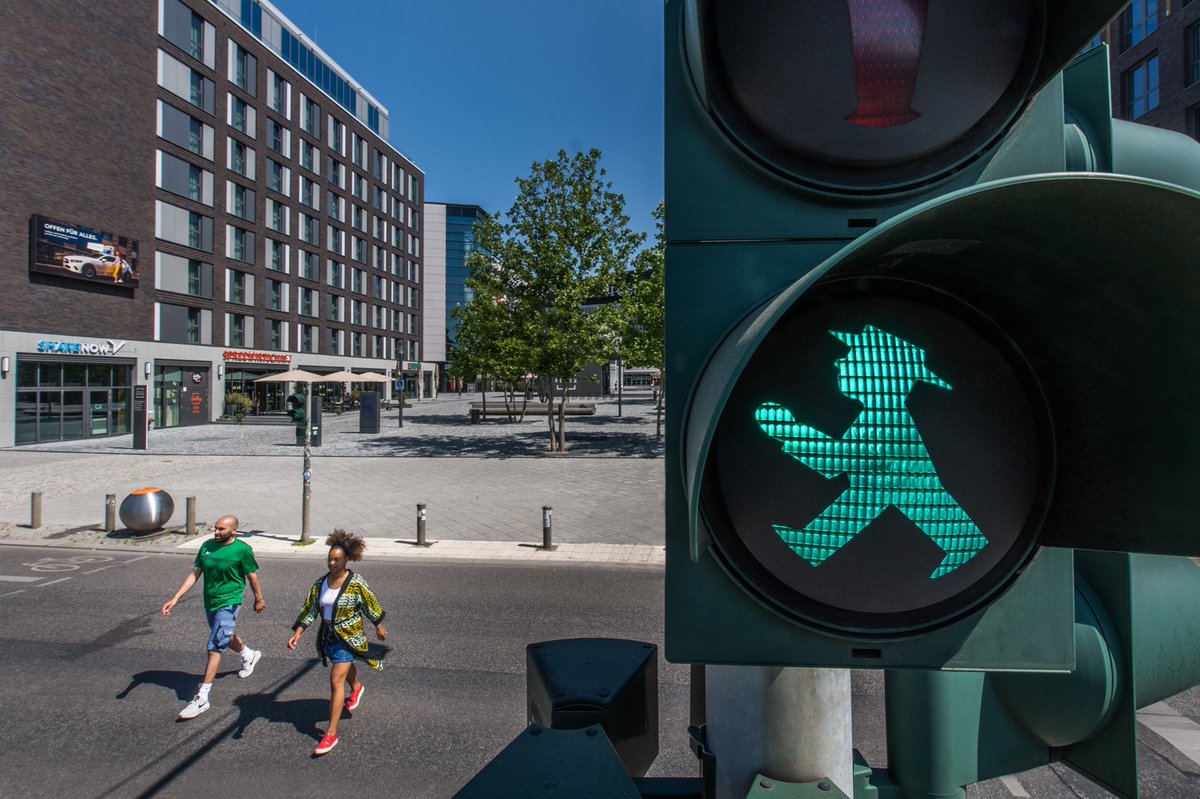 Heute vertraglich besiegelt: Zur Beschleunigung der #Mobilitätswende wird das Land Berlin seine Ampeln ab 2023 wieder selbst betreiben. Dies übernimmt das neu gegründete Landesunternehmen #InfraSignal. #Rekommunalisierung #EsGehtVoran