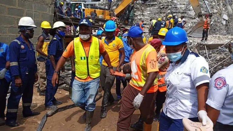RazzPlugz's tweet photo. Ikoyi building collapse: Death toll rises to 38

The death toll in the 21-storey building that collapsed on Monday on Gerrard Road, in the Ikoyi area of Lagos State, has increased to 38.

The building crumbled around 2pm when workers were on the site.
#IkoyiBuildingCollapse https://t.co/LfAK1Nwy0K