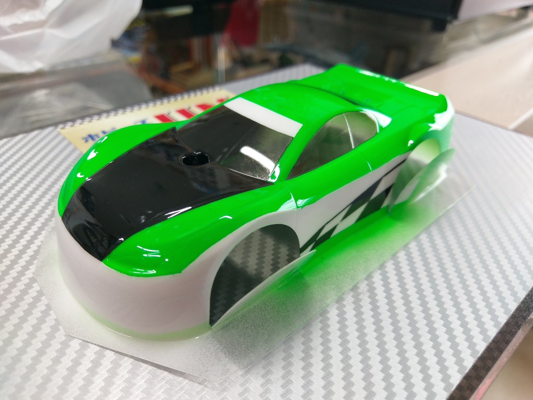 ミニ四駆のボディ4個セットです。 塗装済みです4個。値下げしました ミニ四駆のボディ4個セットです。 塗装済みです4個 タミヤ製品