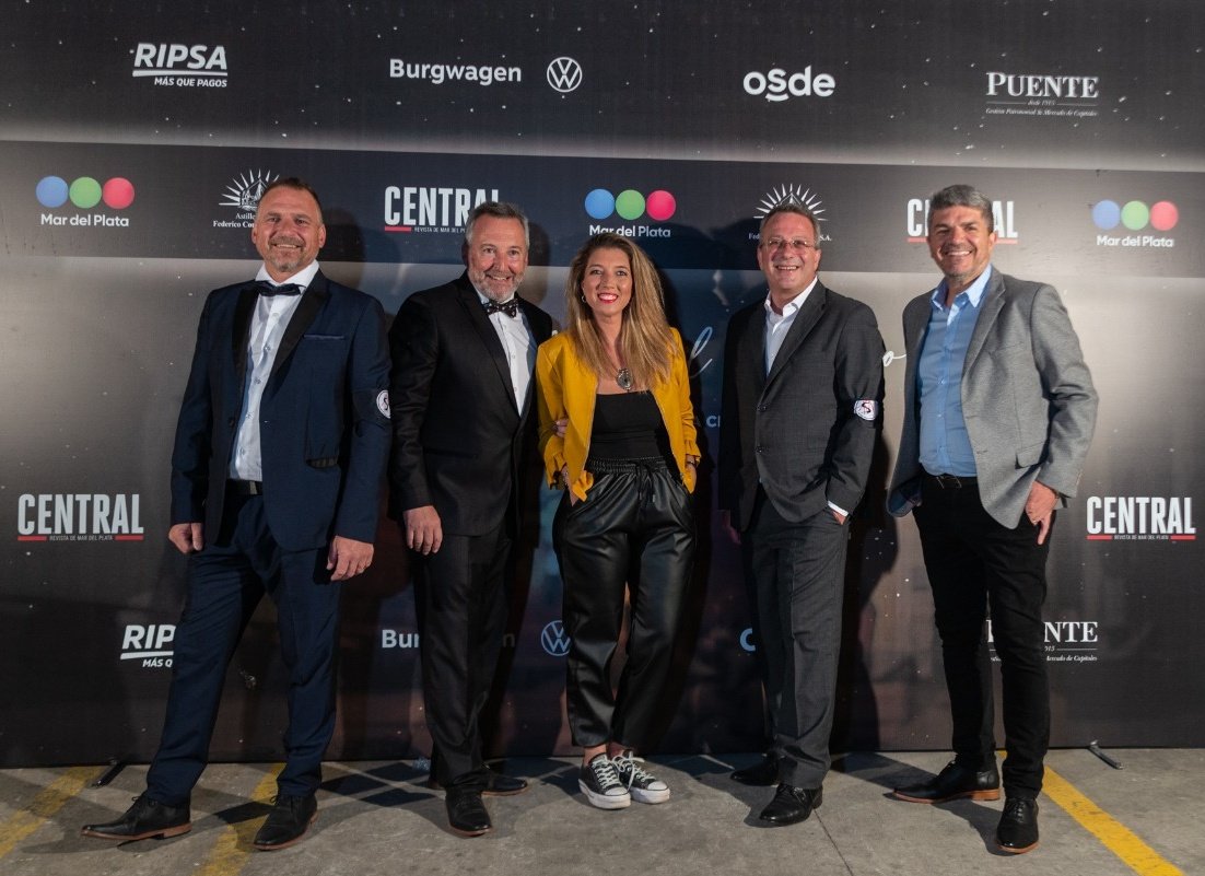 RevistaCentral1's tweet photo. IX ANIVERSARIO de @RevistaCentral1 en el Astillero Contessi, "Una Noche en el Astillero"  !

Gracias Familia Contessi 💜 💛 💚 🤎 

#VamosMardelPlata👍

@matiascopic @MartinSalaMdp @almendravalero @danielbertagno @danielalvarez99 @telefemdp @alecontessi https://t.co/W2HUR1Ju8l