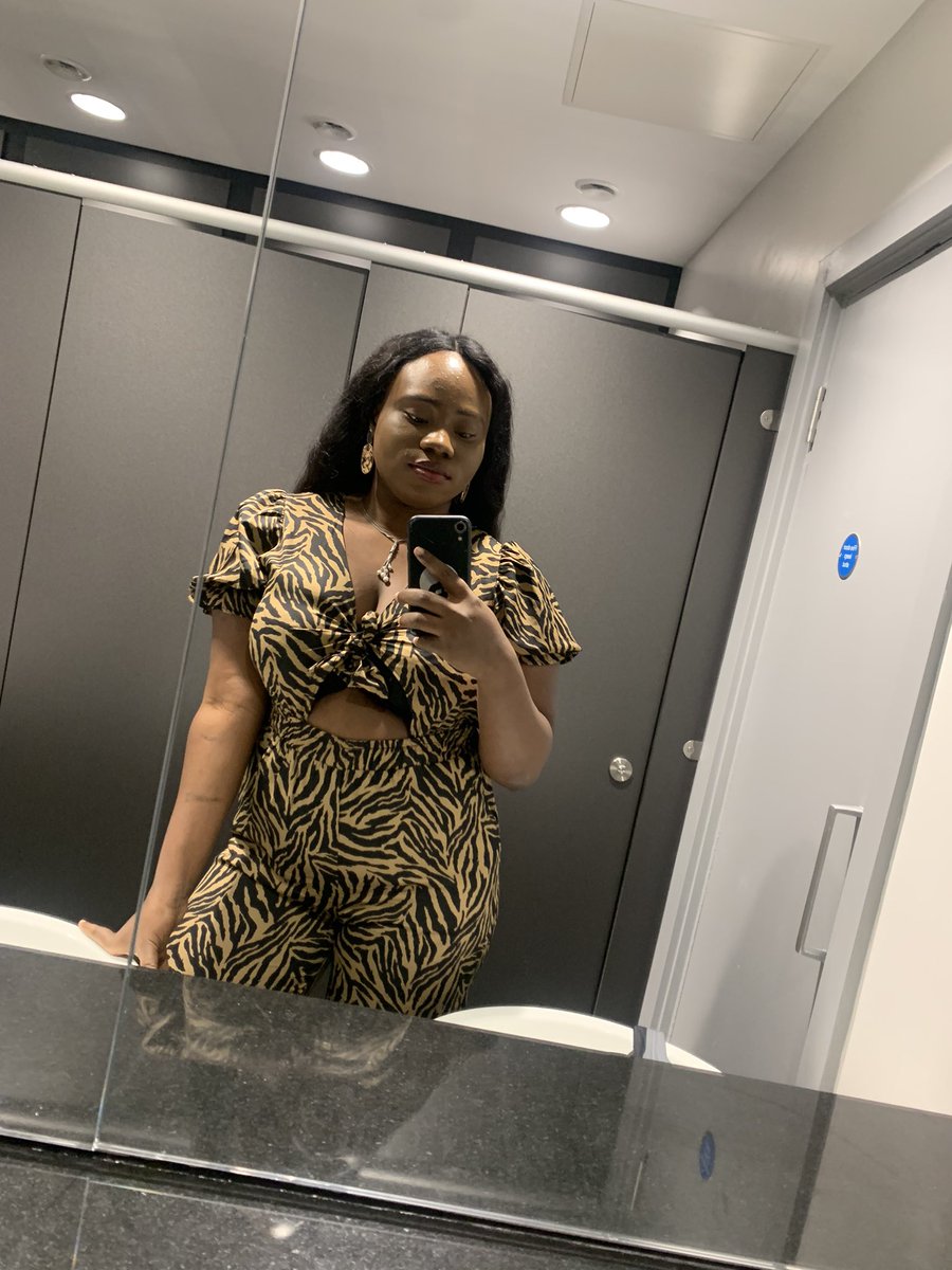 I got balloons and flowers today!
Happy birthday to me!