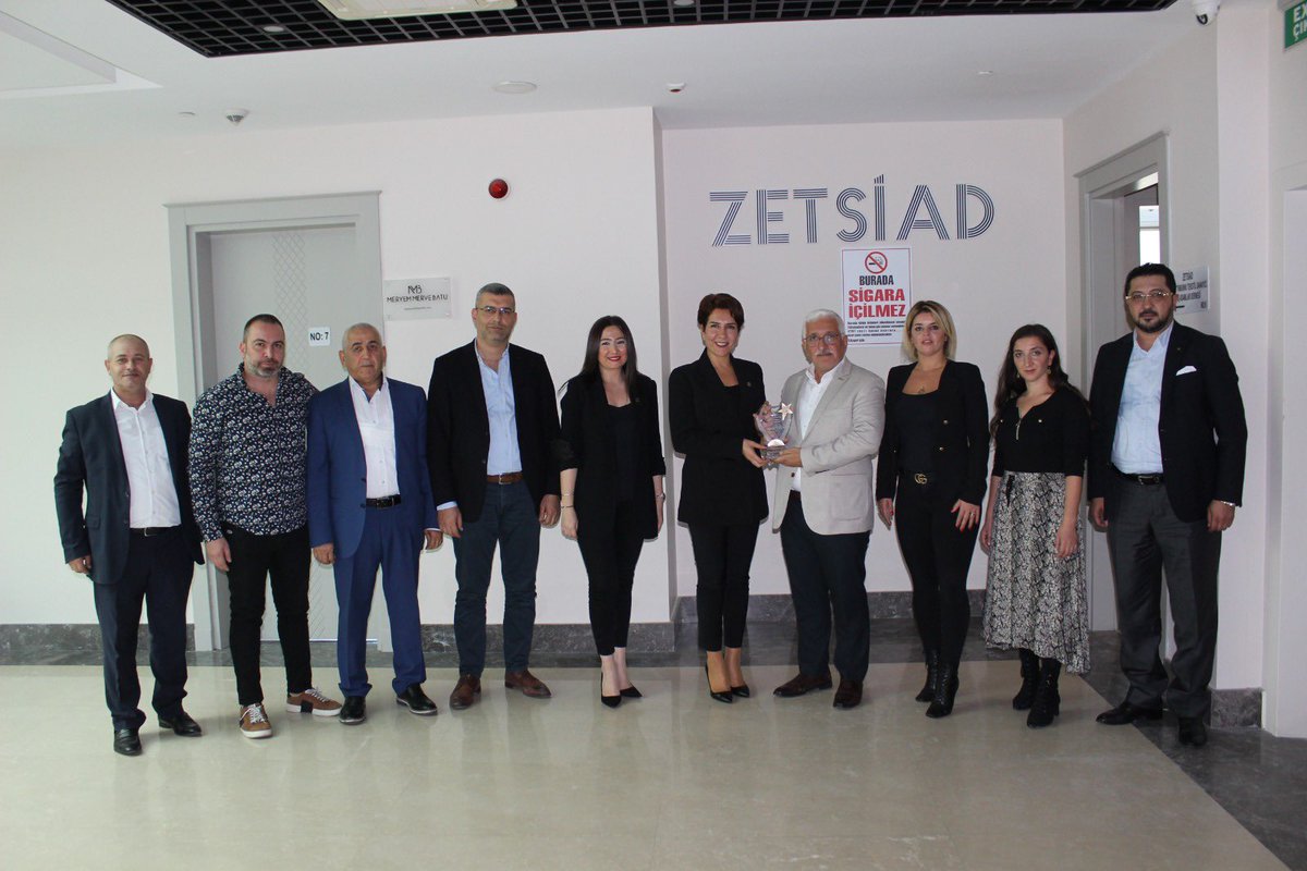 betulerenisik's tweet photo. @ZetsiadOrg Başkanı Sn. @Mustafa73005542 Mustafa Sartık ve YK üyeleri ile buluştuğumuz ziyarette, #kumaş, #hazır giyim ve #konfeksiyonda önemli bir merkez olma yolunda ilerleyen #Zeytinburnu başta olmak üzere sektörün mevcut durumu ile ilgili görüş alış verişinde bulunduk.#motad https://t.co/edctigT8Kj