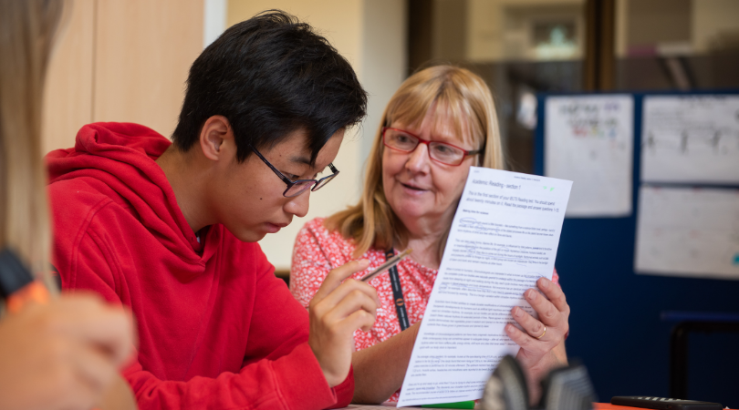 OLabsEducation's tweet photo. Learning #English isn’t just a nice-to-have anymore. It’s essential for international communication. 1.75 billion people speak it at a useful level – that’s around 1 in 4. 

And what better way to learn than on a fun, interactive course in the UK? 👉 https://t.co/0igPHkN6FN https://t.co/QKqnHkOC5S