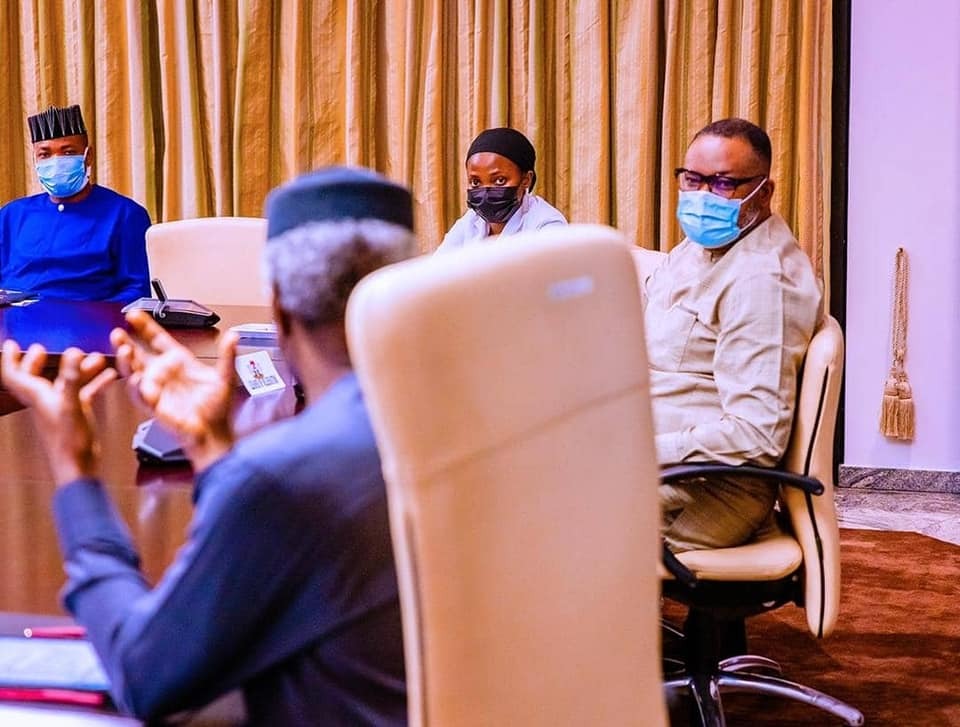 RazzPlugz's tweet photo. (Josh2funny); Ayo Ajewole (Woli Agba); Adebamiro Adeyanju (Mr. Hyenana), Adeoye Adeyemi Elesho (Yemi Elesho), among others paid a courtesy visit to the VP under the auspices of the Nigeria Skits Industry Awards being promoted by Bimbo Daramola.

#IkoyiBuildingCollapse #movies https://t.co/hzuftvra2p