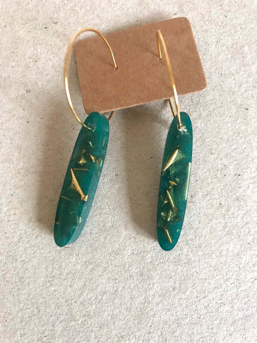 #etsy #originalearrings #resineearrings #greenearrings #goldenjewelry etsy.me/3bHhs7O