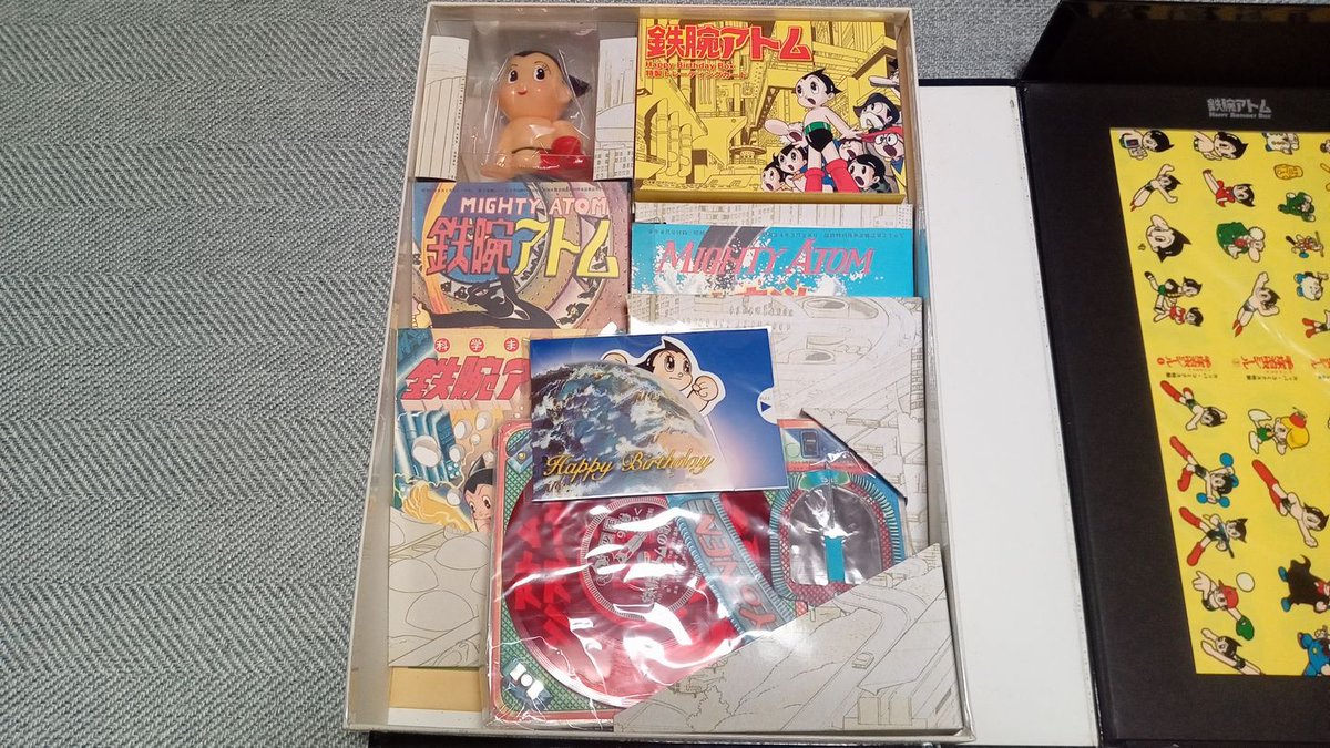 昭和レトロ・鉄腕アトム　VINTAGE HAPPY BIRTHDY BOX Amazon.co.jp: 鉄腕アトム HAPPY BIRTHDAY BOX : 手塚治虫: 本
