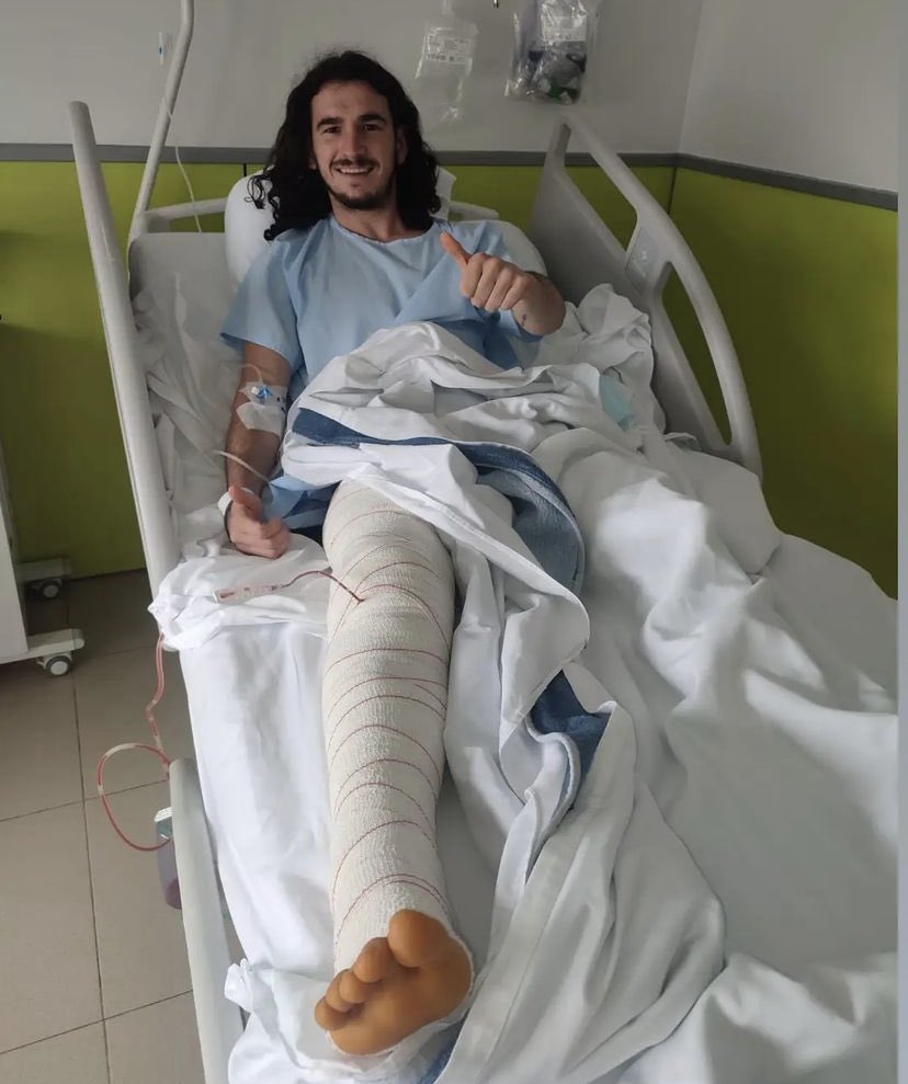 CDArnedo's tweet photo. @angelci07 ha sido operado con éxito esta mañana de una lesión de rodilla. Todo ha salido bien afortunadamente, un día menos para volver 👏🏻👏🏻👏🏻

👉🏼 ¡Fuerza genio! 💪🏼💙🤍

🤗 Esperamos verlo pronto en nuestra familia 

👊🏼 Un guerrero  siempre luchando! ⚔️💙🤍 https://t.co/OwMX6qppwq