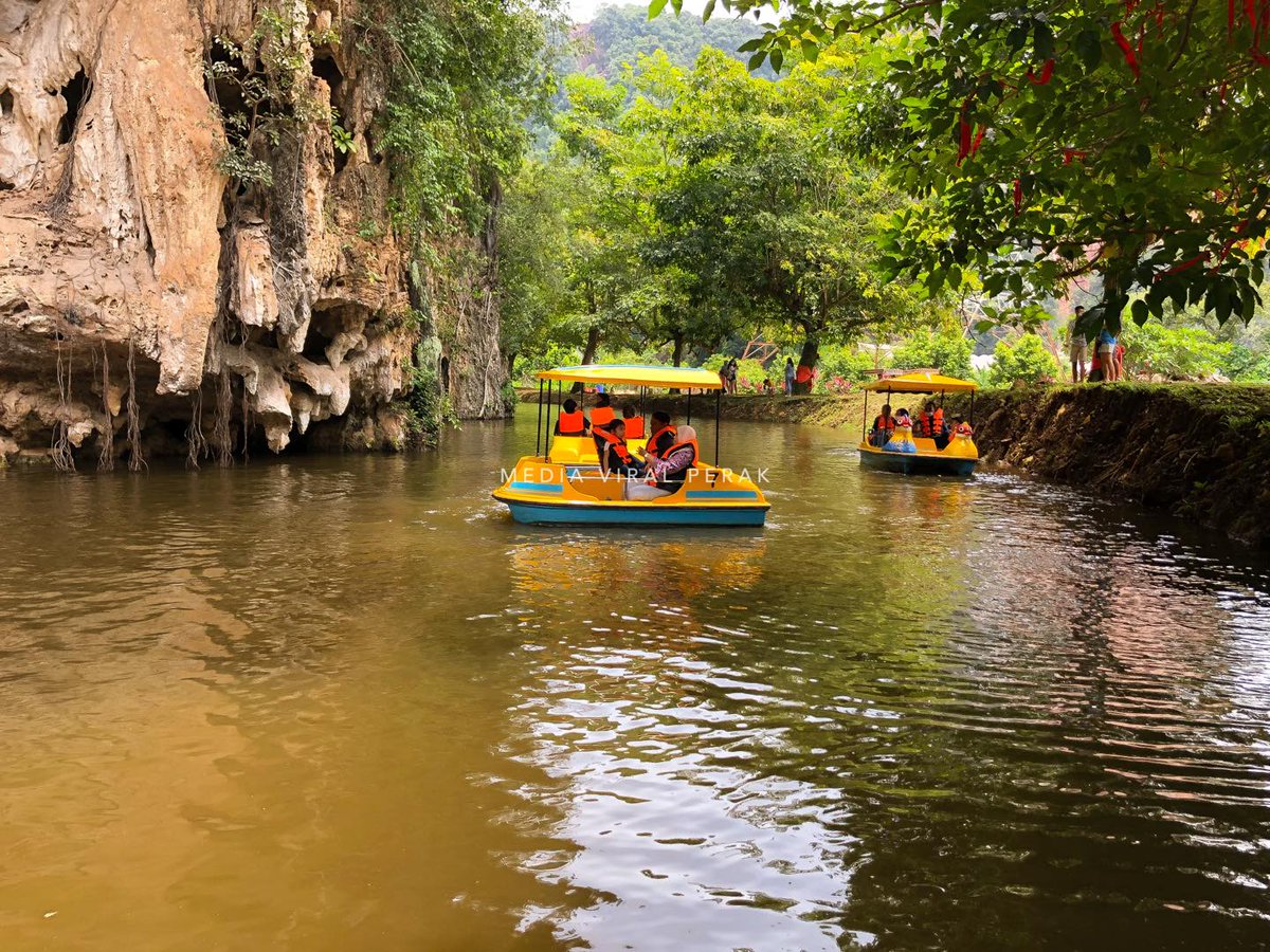 TourismMalaysia's tweet photo. Any plans for the weekends? Let's take a paddleboat ride with your family and friends down the river around the cave at Kek Look Tong, Gunung Rapat to explore the scenery here!

📍 Gua Kek Look Tong, Ipoh, Perak https://t.co/kAKI6WtDqW