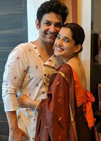 अंगणी लक्ष्मी च्या स्वागता रांगोळी ती सजून यावी
लक्ष्मी च्या पावलाने तुमच्या घरी सुख समृद्धी नांदावी!

लक्ष्मी पूजनाच्या व दिपावली च्या हार्दिक शुभेच्छा 😊✨
<a href="/bapat_priya/">Priya Bapat</a> <a href="/kamat_umesh/">Umesh Kamat</a> ❤🔸