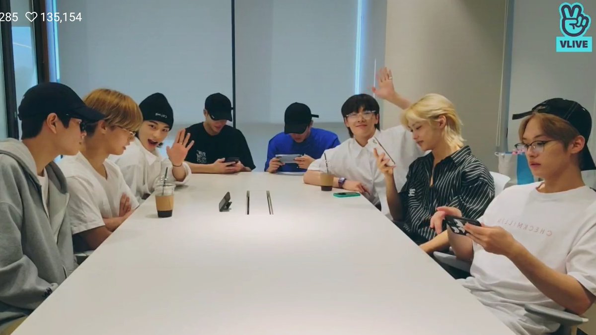 seungminisanavo's tweet photo. I vote #straykids  for Worldwide Fans' Choice Top 10 #MAMAVOTE https://t.co/8inTbLdSvy
