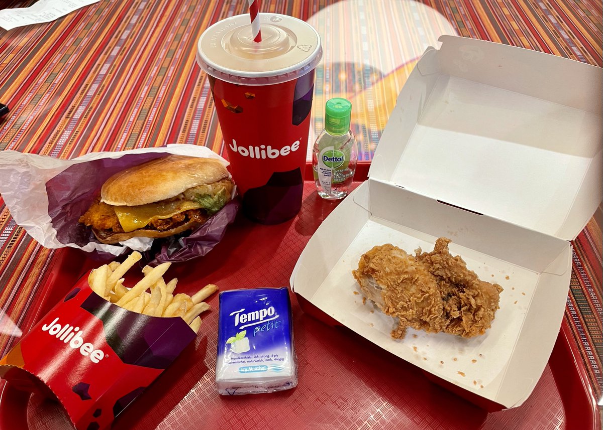 JPHKLeo's tweet photo. 久しぶりの味😋🍗
でも値段香港よりも30パーセント高い…
#ニューカッスルジョリビー
#JollibeeUK #紐卡素快樂蜂 https://t.co/O99Q5wTMYb