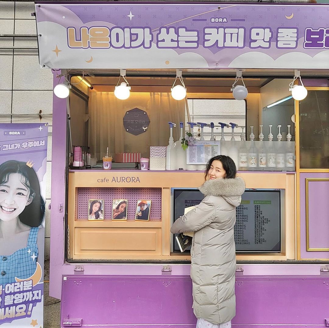 allbyhana1's tweet photo. #어느날그녀가우주에서 
나은이 막촬🪐⭐️ 팬분들 덕분에 힘내서 즐거운 촬영 할 수 있었어요. 감사합니다💜 어그우팀 고생 많으셨습니다 
왜 이렇게 아쉽구 서운하지🤧
하지만, 끝날 때까지 끝난게 아니다👽

https://t.co/hhnTerjiyW
#신보라 #shinbora #하나버블 #hana #하나 #ハナ https://t.co/8OXfQ6MM0B