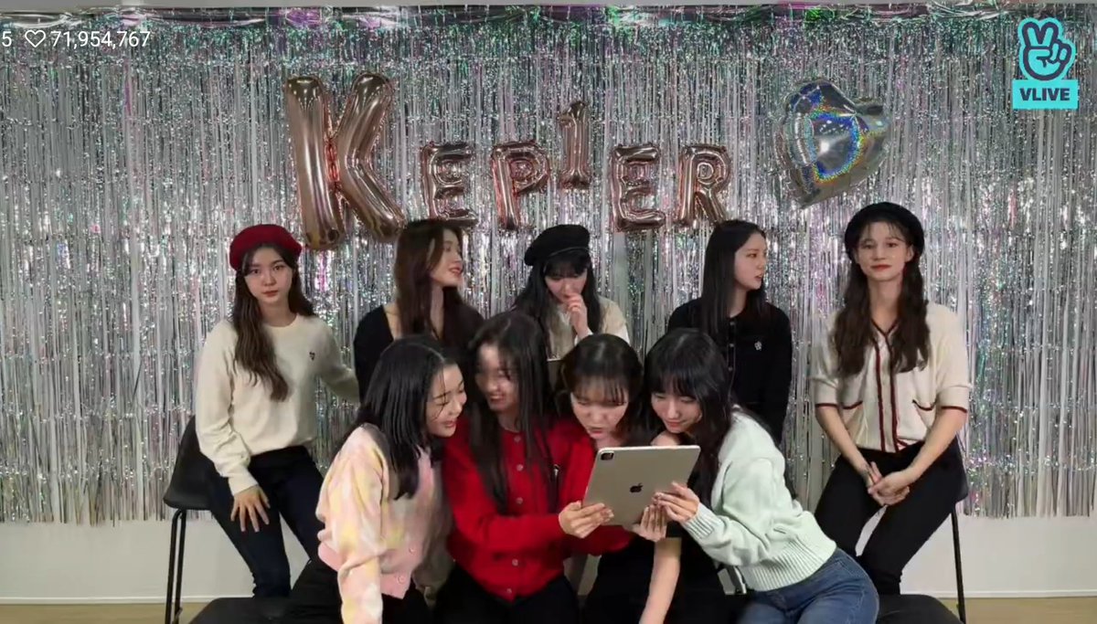 NGarc03's tweet photo. Abro hilo compartiendo mis capturas del first live de KEP1ER, espero sean de vuestro agrado <3
#1stHelloWithKep1er
#Kep1er #케플러 @official_kep1er https://t.co/hC8KC6eNZd