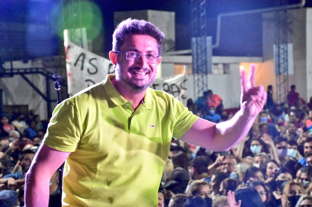 rickiherrera's tweet photo. Gracias dirigencia de Chilecito y Famatina por el afecto y acompañamiento! 
Orgulloso de ser parte de este proyecto político que amplía y garantiza derechos y acceso a oportunidades para todas y todos los riojanos!
El #14N consolidemos este modelo Vamos que salimos adelante!! https://t.co/y7eIVTv3MO