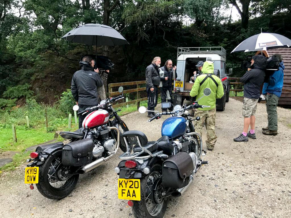The <a href="/HairyBikers/">Hairy Bikers</a> are riding through the #PeakDistrict this evening (4 Nov) on <a href="/BBCTwo/">BBC Two</a> at 8pm! 🏍️

Our rangers Tom &amp; Harriet were delighted to welcome them and get stuck in despite the heavy rain during filming!!! 💦☕😂

<a href="/ChatsworthHouse/">Chatsworth</a> <a href="/HeageWindmill/">HeageWindmill</a> #HarthillHall #Eyam