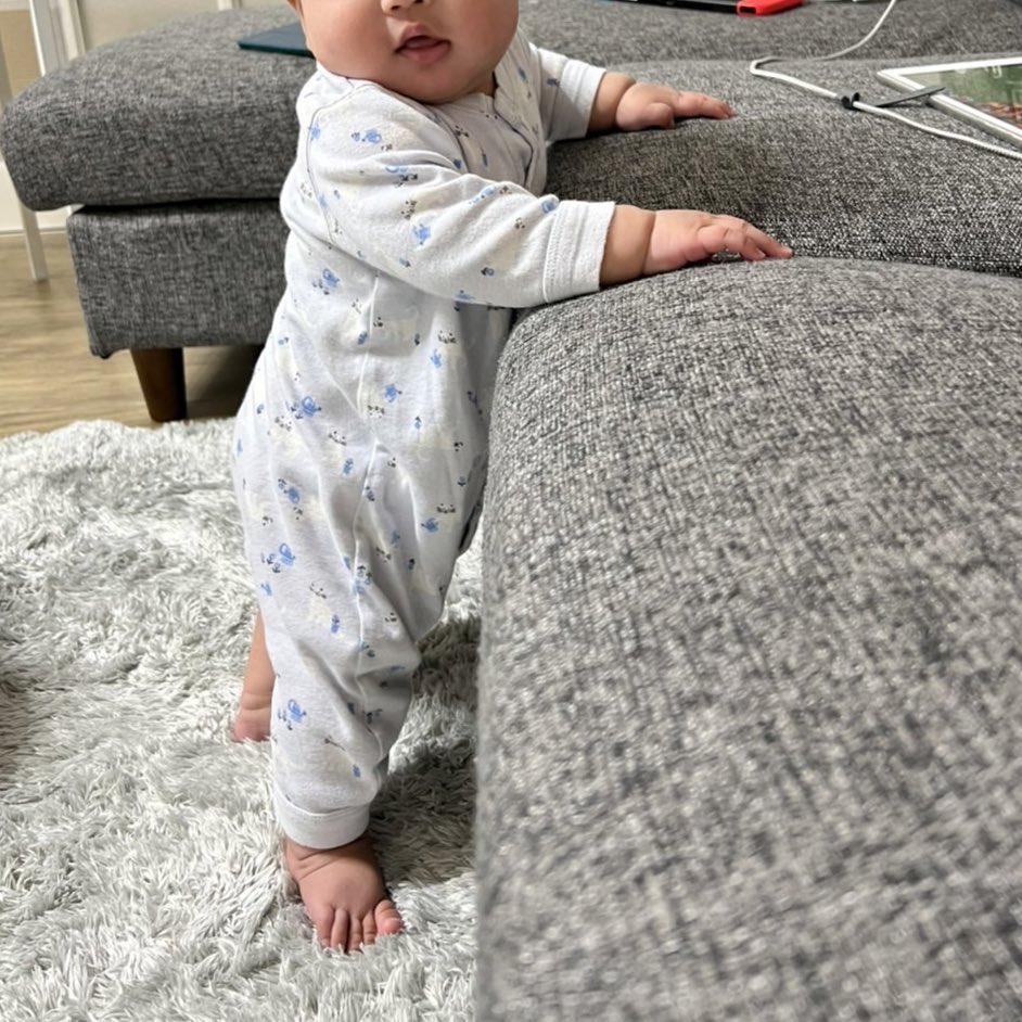 RuikoMonda's tweet photo. 「赤ちゃんが初めて立ち上がった！！！」
と、上の息子たちが大興奮！！

お風呂で髪洗ってたら、バーンとお風呂の扉開けられて、「立ったー！！！」と血相変えてやってきた😂

誰かの成長を盛大に喜べる人って素敵だね。
こんなに素敵な人に育っているのかと、そっちの方にジーンときてしまった😭 https://t.co/lt3cHNKkks