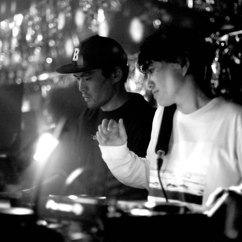 ContactTokyo's tweet photo. 【11月19日（金）Music Of Many Colours】
Dazzle Drums主催DJとダンサー達、個々の表現が混ざり刺激し合うパーティMOMC。メインフロアはKuniyukiのライヴ、バーフロアにはmitokonを迎える。常に表現の場として進化を続けるMusic Of Many Coloursをぜひ現場で体験して欲しい。
https://t.co/f4WMTBlPcC https://t.co/VpqpiDDfPD