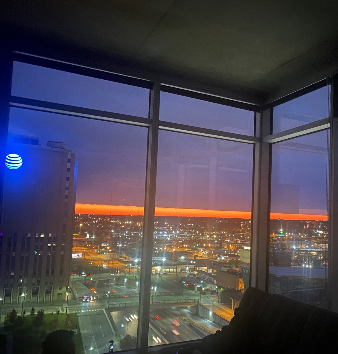 TheJasonX's tweet photo. Cool thing about getting up early is catching the Midwest sunrise 🌅 Mo/Ks  #ExpectAnythingDifferent https://t.co/sUkm6QWgLc