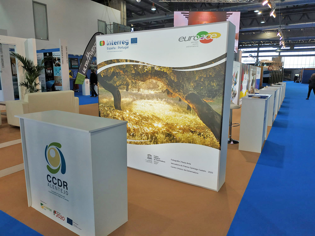 ccdralentejo's tweet photo. A CCDR Alentejo está presente na 31.ª Edição da @fehispor 
4 a 7 de novembro, nas instalações da @feriabadajoz 

A inauguração da FEHISPOR contou com a presença do Presidente da CCDR Alentejo, António Ceia da Silva https://t.co/HTl9DzPohd