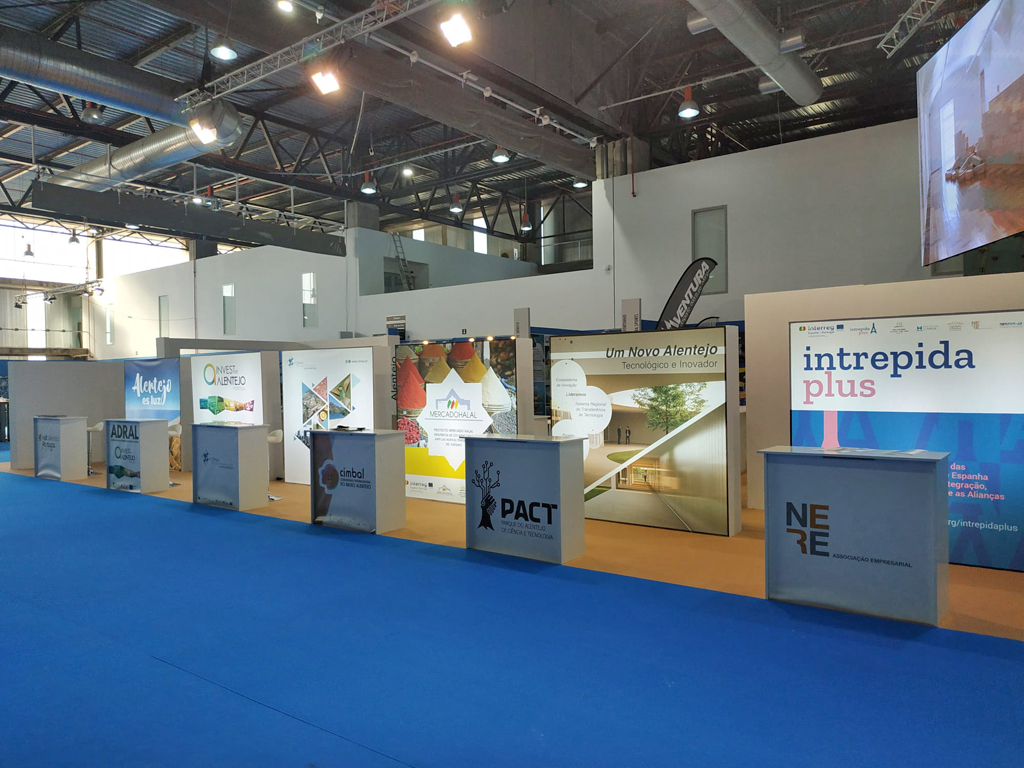 ccdralentejo's tweet photo. A CCDR Alentejo está presente na 31.ª Edição da @fehispor 
4 a 7 de novembro, nas instalações da @feriabadajoz 

A inauguração da FEHISPOR contou com a presença do Presidente da CCDR Alentejo, António Ceia da Silva https://t.co/HTl9DzPohd
