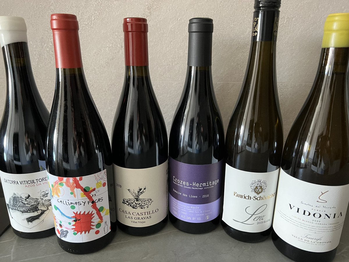 Fondo de armario vía La Tintoreria <a href="/TintoreriaLa/">LaTintoreriaVinoteca</a>. Como siempre, servicio 🔝