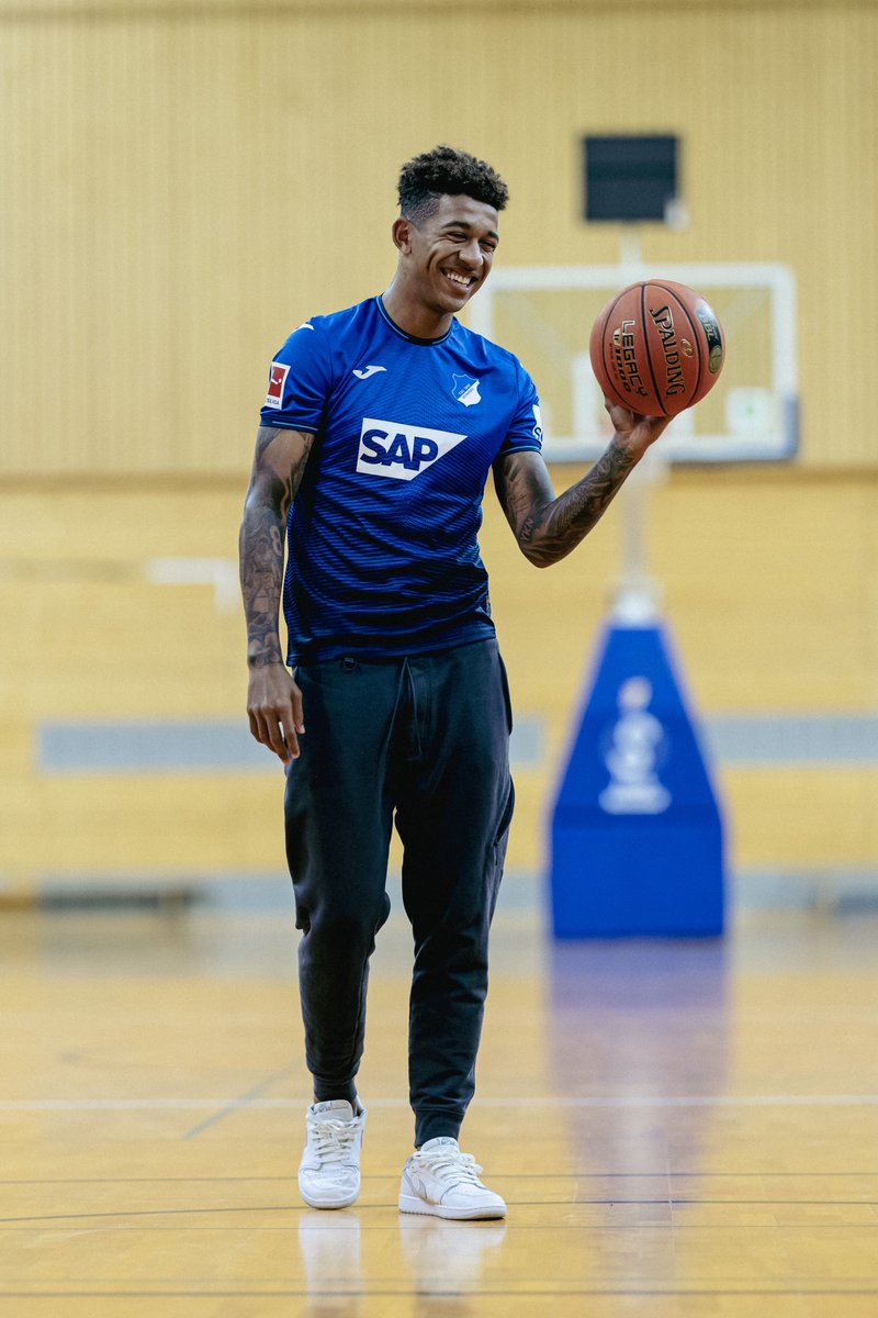 tsghoffenheim's tweet photo. ⚡ Baller ⚡

@eastmamba ❌ SPIELFELD 

#TSG https://t.co/4tx1KWr6zK