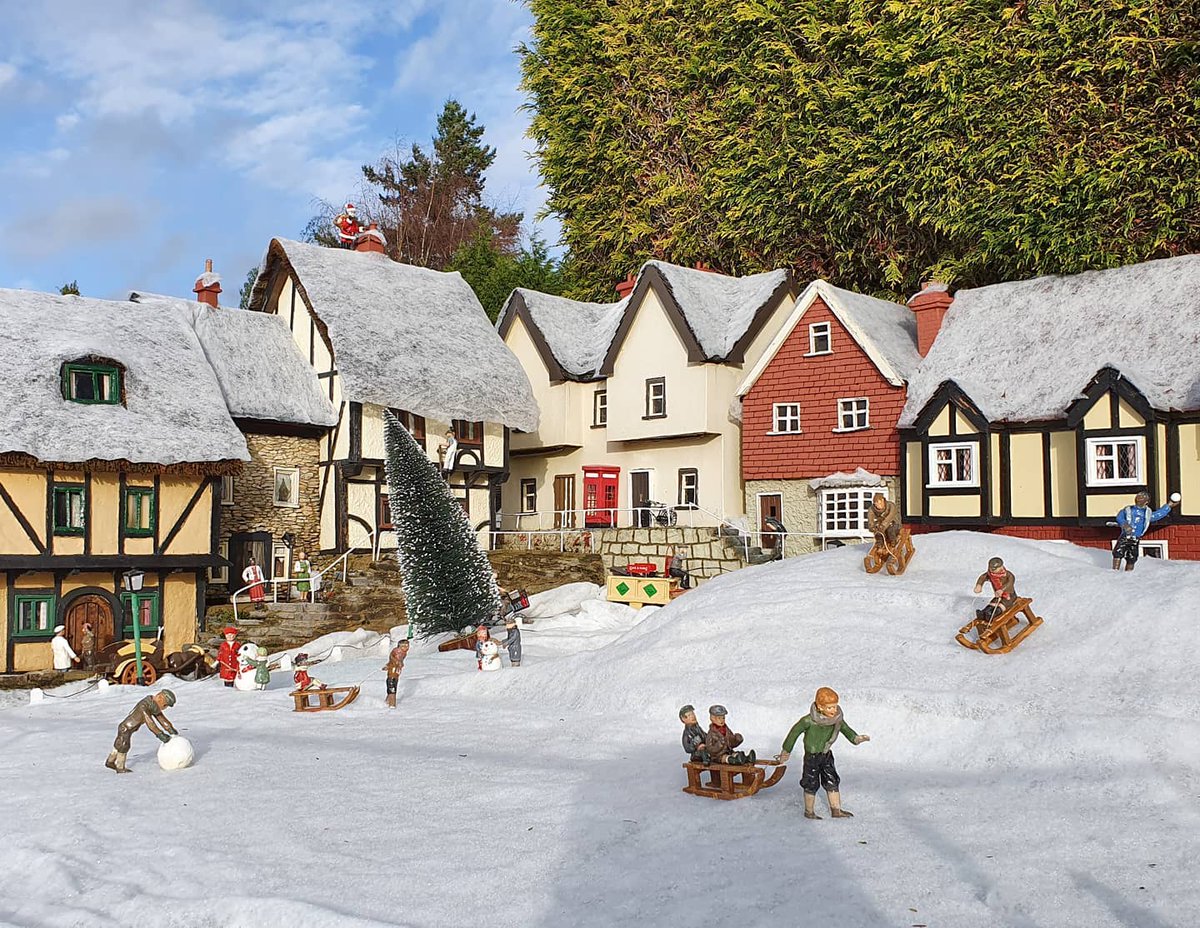 VisitSEEngland's tweet photo. Join @bekonscot between 1st – 12th December for their Winter Wonderland where scenes in the model village will be seasonally decorated &amp; the light railway transformed into the snowflake express train ride
https://t.co/T5FZMsvpje
#beconsfield #buckinghamshire #lovesoutheastengland https://t.co/duMZ78kRYP