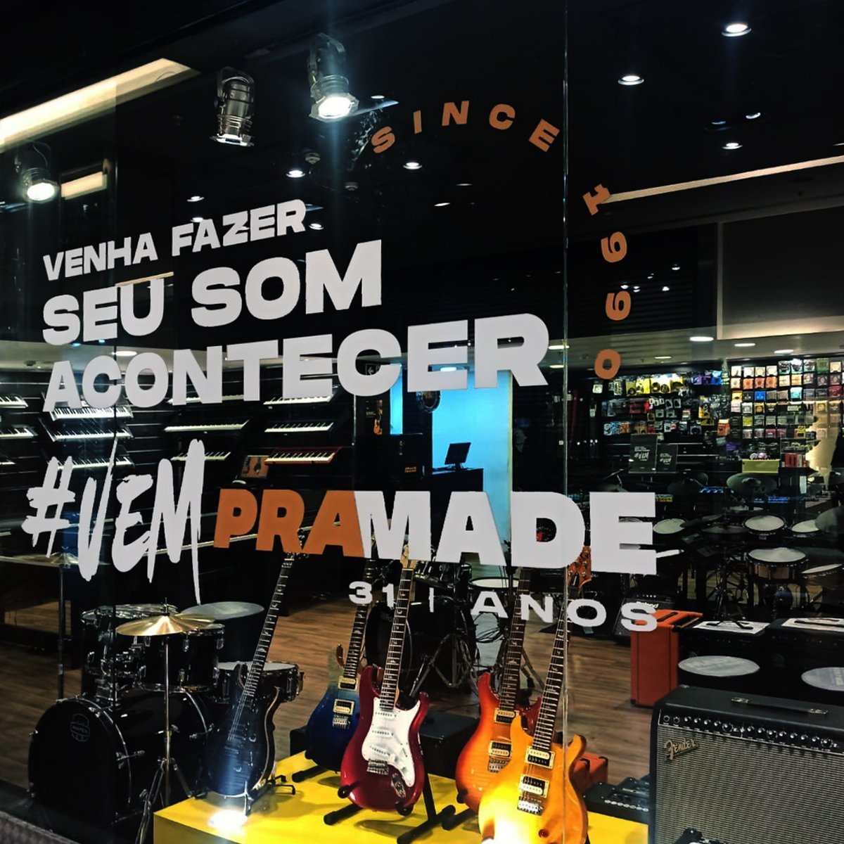 imagem_scan's tweet photo. Adesivo de vitrine com recorte eletrônico.

#comunicacaovisual #impressaodigital #adesivo #vitrine https://t.co/VHV9me5hDw
