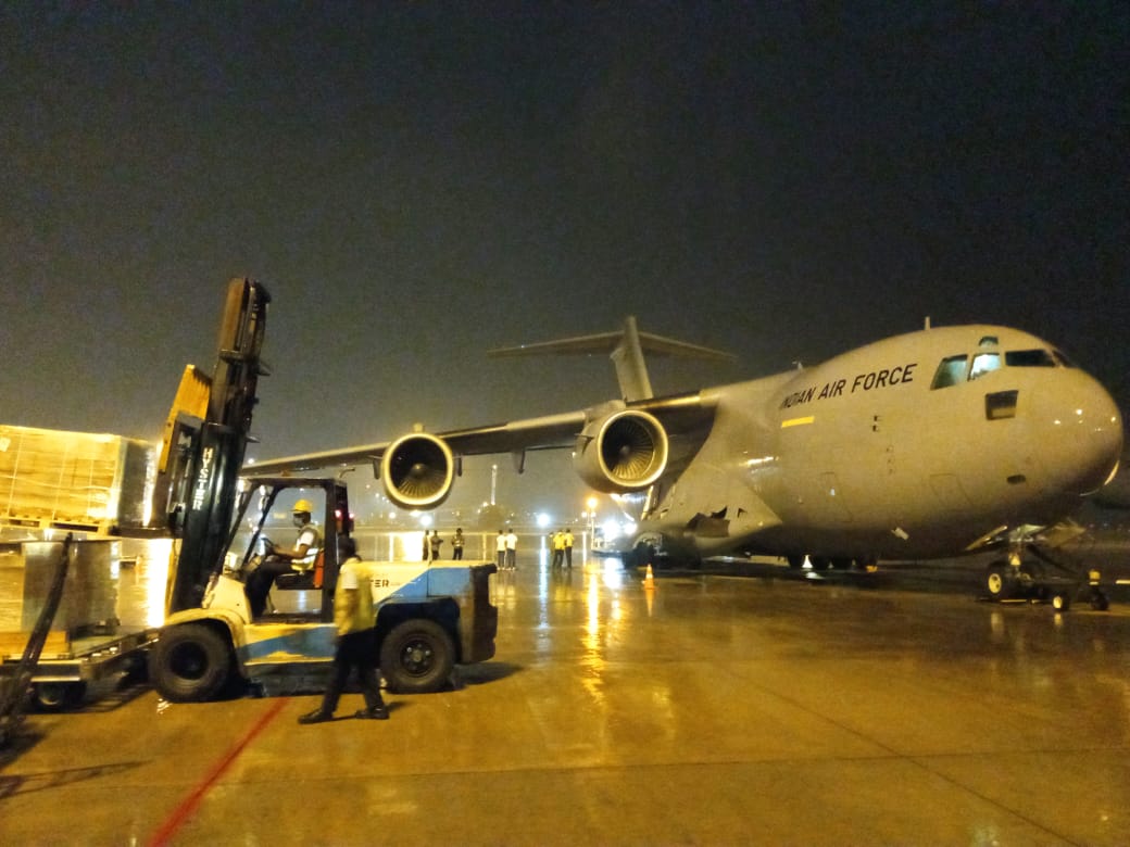 sidhant's tweet photo. Flash: Indian Air Force Airlifts 100,000 Kg of Nano Nitrogen fertilizer to Sri Lanka. The supplies were requested by Sri Lankan Govt. The development comes after Sri Lanka detected contaminated Chinese organic fertilizer. https://t.co/5nGaprVysW