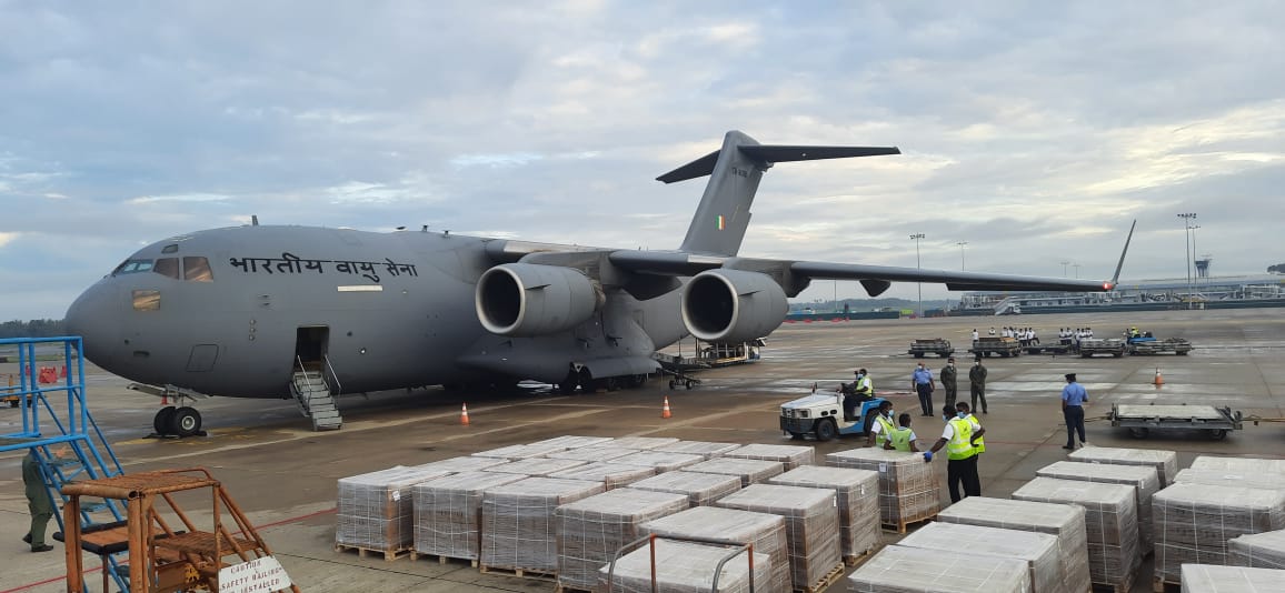 sidhant's tweet photo. Flash: Indian Air Force Airlifts 100,000 Kg of Nano Nitrogen fertilizer to Sri Lanka. The supplies were requested by Sri Lankan Govt. The development comes after Sri Lanka detected contaminated Chinese organic fertilizer. https://t.co/5nGaprVysW