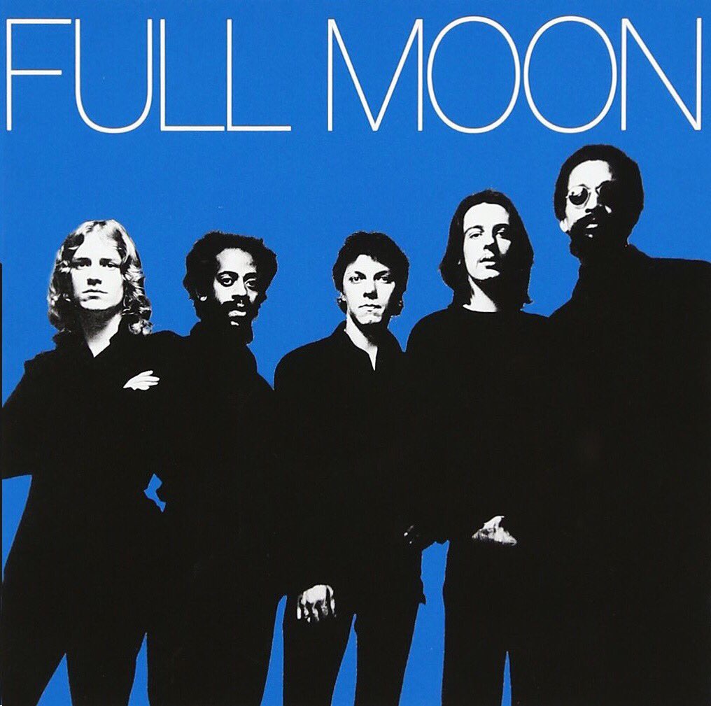 aotake70's tweet photo. #Nowplaying The Heavy Scuffle's On - Full Moon (Full Moon) 

#HBD #BuzzFeiten

https://t.co/XVKFJDRiqX https://t.co/KAGuLsncVC