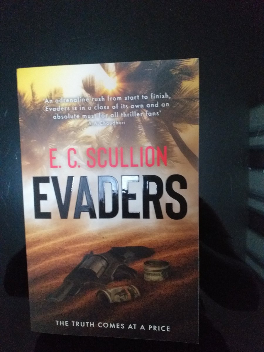 surjitparekh615's tweet image. I wanted to say a big thank you to my friend @ECScullion @RedDoorBooks for sending me a gifted signed copy of the 2nd book in the #TomHolt series and #Evaders thank you so much my friend you&apos;ve made my day. 🙏🏽🙏🏽🙏🏽🙏🏽❤