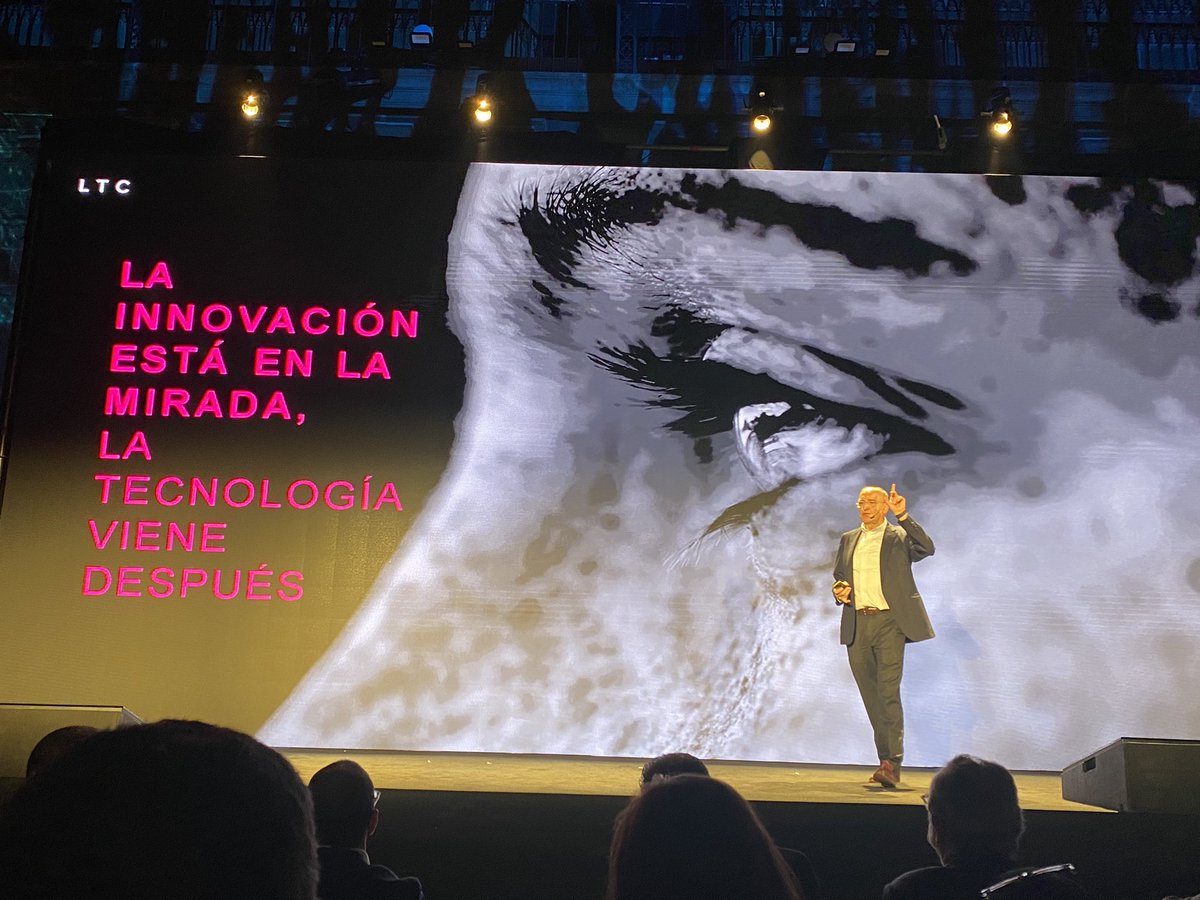 belver_co's tweet photo. “La innovación está en la mirada, la tecnología viene después” @XavierMarcet en #evolution2021 de @apicatalunya
“Ser consistente y evolucionar con el cliente medio paso por delante”
“La innovación es difícil pero es necesaria”
#innovacion #realestate #blockchain https://t.co/UOXEqXwiBO