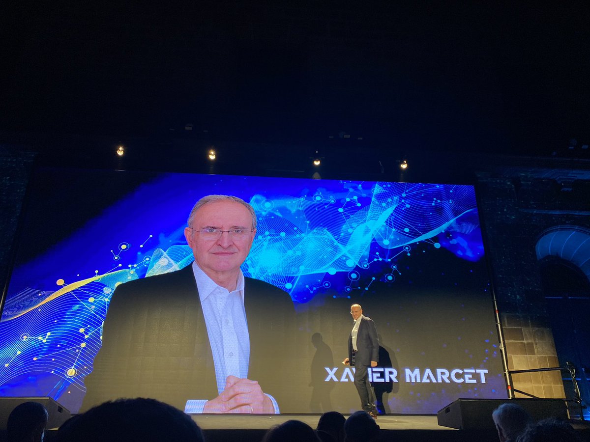 belver_co's tweet photo. “La innovación está en la mirada, la tecnología viene después” @XavierMarcet en #evolution2021 de @apicatalunya
“Ser consistente y evolucionar con el cliente medio paso por delante”
“La innovación es difícil pero es necesaria”
#innovacion #realestate #blockchain https://t.co/UOXEqXwiBO