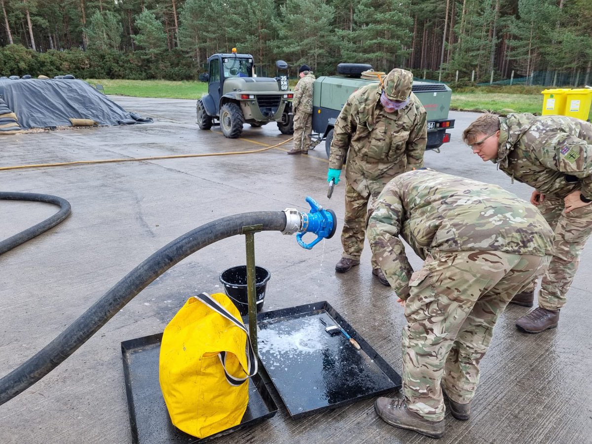 152RegimentRLC's tweet photo. Today we focus on Fuel Ops @ Ex AUSTERE CRUSADER. Bulk fuel installation is built and commissioned in #collaboration with #FieldArmyEngineers ready to move fuel inland….anywhere in the 🌍 we will build &amp; operate a bulk fuel installation to receive fuel from air, sea or land https://t.co/rFqvU4U7uA