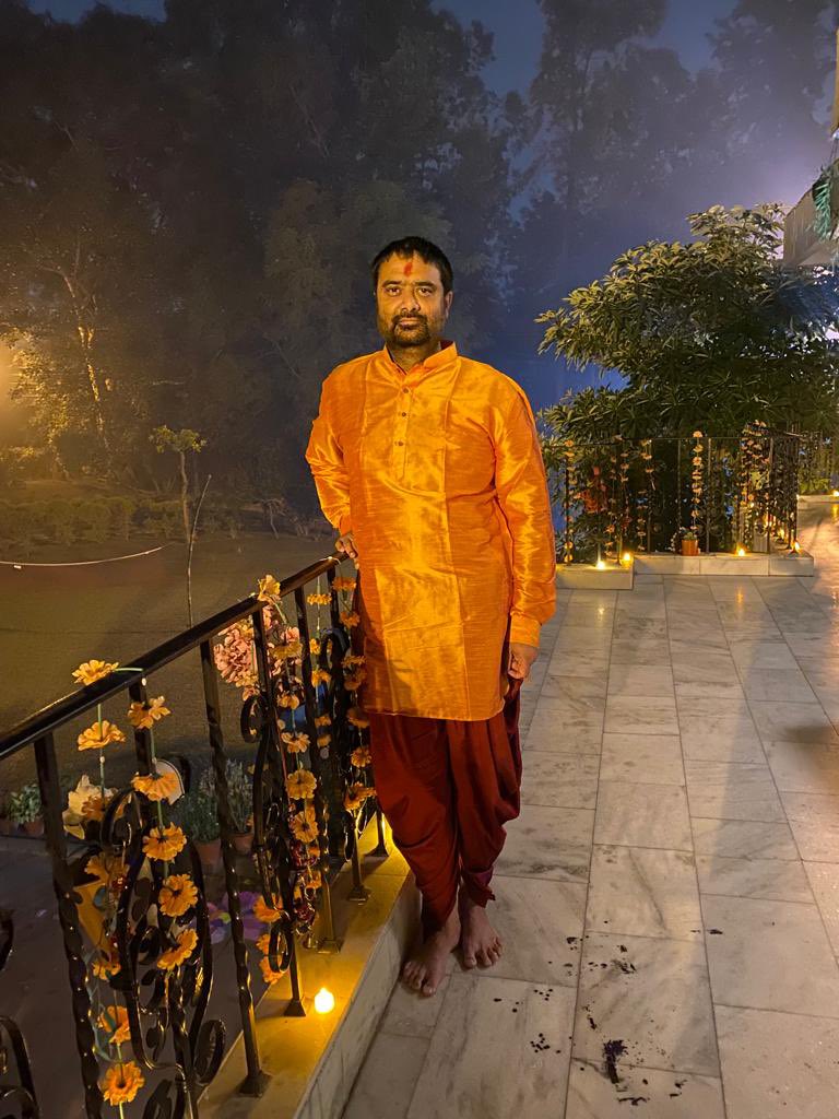 DChaurasia2312's tweet photo. सभी को पावन पर्व दीपावली की हार्दिक शुभकामनाएं। यह पर्व आपके जीवन में सुख, शांति  और समृद्धि लेकर लाये। 
#HappyDeepavali https://t.co/1I9rxczqrK