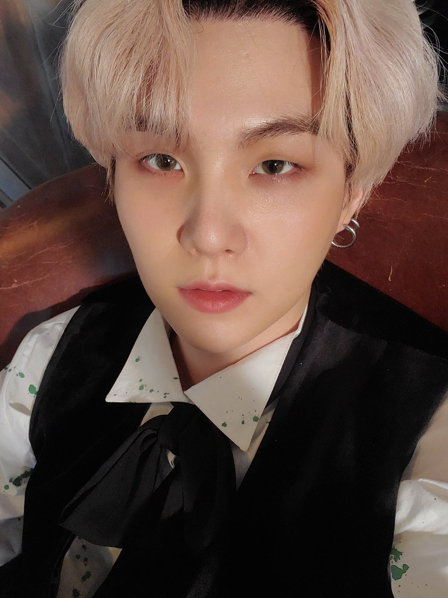 yoongi vamos nos casar ter cinco cachorros e dois gatos uma planta e.todo final d semana teremos jantar romantico a luz de velad vc aceita