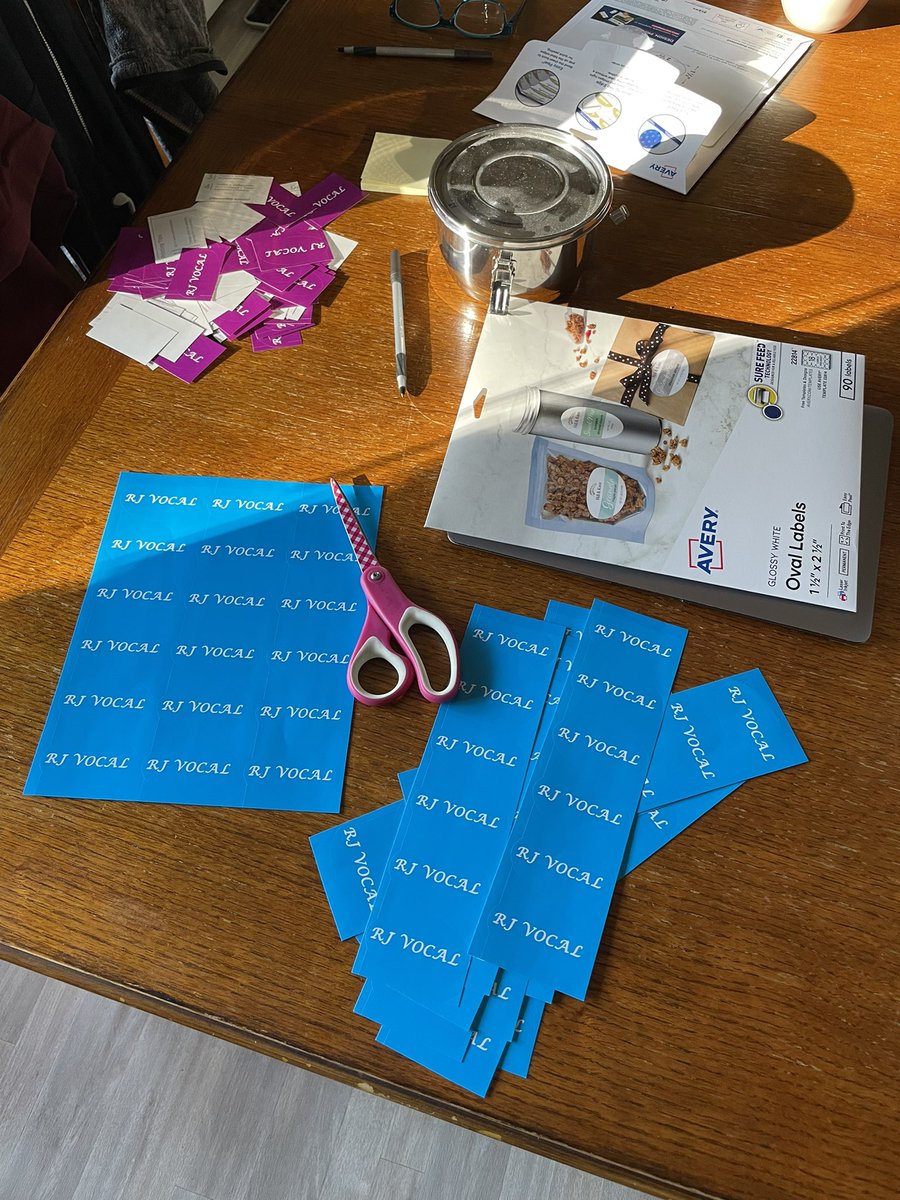 My Very First Stickers😄
Free at tonight’s show at Acadia Cafe in Minneapolis, and at all future shows!
#singer #songwriter #originalmusic #indiepop #altpop #popmusic #pianoplayer #guitarplayer #musicproducer
#minneapolis #minneapolismusic
#rjvocal
#stickers