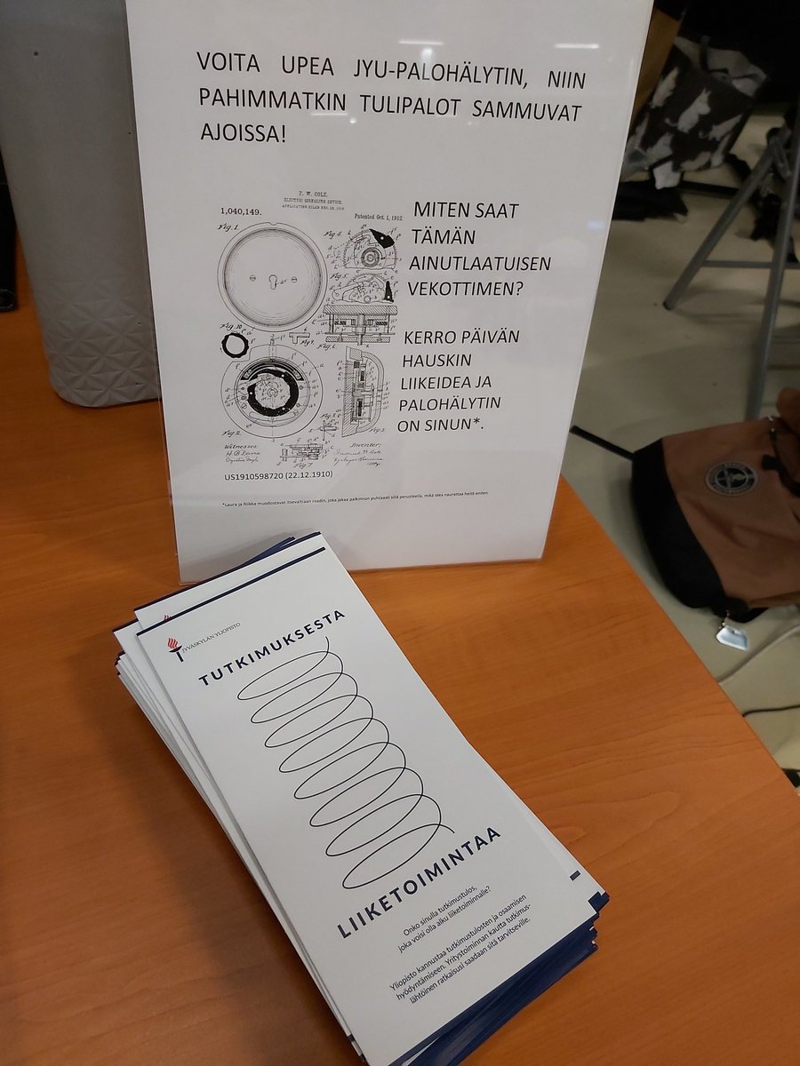RiikkaReitzer's tweet photo. Matemaattisluonnontieteellisen tiedekunnan yrityspäivä on tänään Paviljongissa. #JYUnique #jyuscience https://t.co/DNfP2nEdip