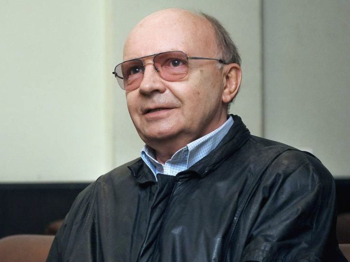 Lora020563's tweet image. «С 2010 года я не снимаюсь в кино. Мы так бесстыдно подражаем американцам. Боевики, драки… Кино стало бесчувственное, бессердечное. Это не русское искусство. У Советского кино было своё лицо, а сейчас его повернули затылком и нарисовали на нём американскую физиономию».
А. Мягков