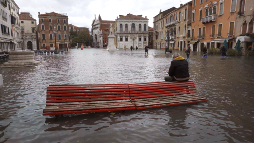 Venice: Tales of a Sinking City - The British Library 
Mon 8 Nov 2021, 19:30 - 20:30
How can one city tell the story of the emergencies we face? 
shar.es/aWJgac 
Free streaming event with @SophiaPsarra  @giorgiatolfo @bekalemoine  #Venice #Venezia #Venezia1600