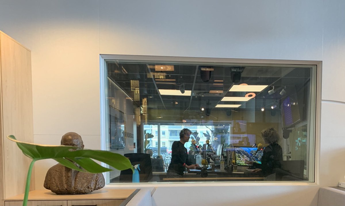 Als we criminele netwerken slag toe willen brengen in strijd tegen #witwassen dan samen (banken en justitiële keten) meer risicogericht werken. Investeringen in publieke diensten nu niet in balans met die van banken, aldus ⁦<a href="/medyvanderlaan/">medyvanderlaan</a>⁩ bij ⁦<a href="/BNRzaken/">BNR Zakendoen</a>⁩