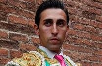 Hoy cumple 25 años el diestro madrileño Daniel Menés <a href="/menesseldani/">Daniel Menés</a>, nacido en la capital del reino y recién doctorado en Madridejos. Felicidades torero portaltaurino.net/enciclopedia/d… …