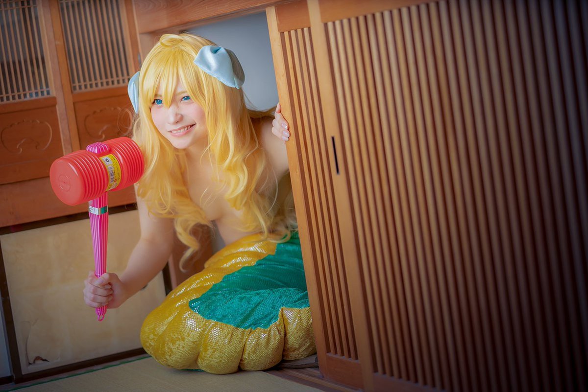 WEdge0624's tweet photo. @R_Ap8_ 初めて姫様を拝見したのは何かをググった時の画像で出て来た“奥墨ユイコ先生(27歳)”。
当時はこのコス自体も姫様の御尊名も知らず、ただただ、”誰だろう、この独特の微笑みを持った女性は？？？”と忘れ得ぬ女性となりました。 https://t.co/WXiWyto2Jw