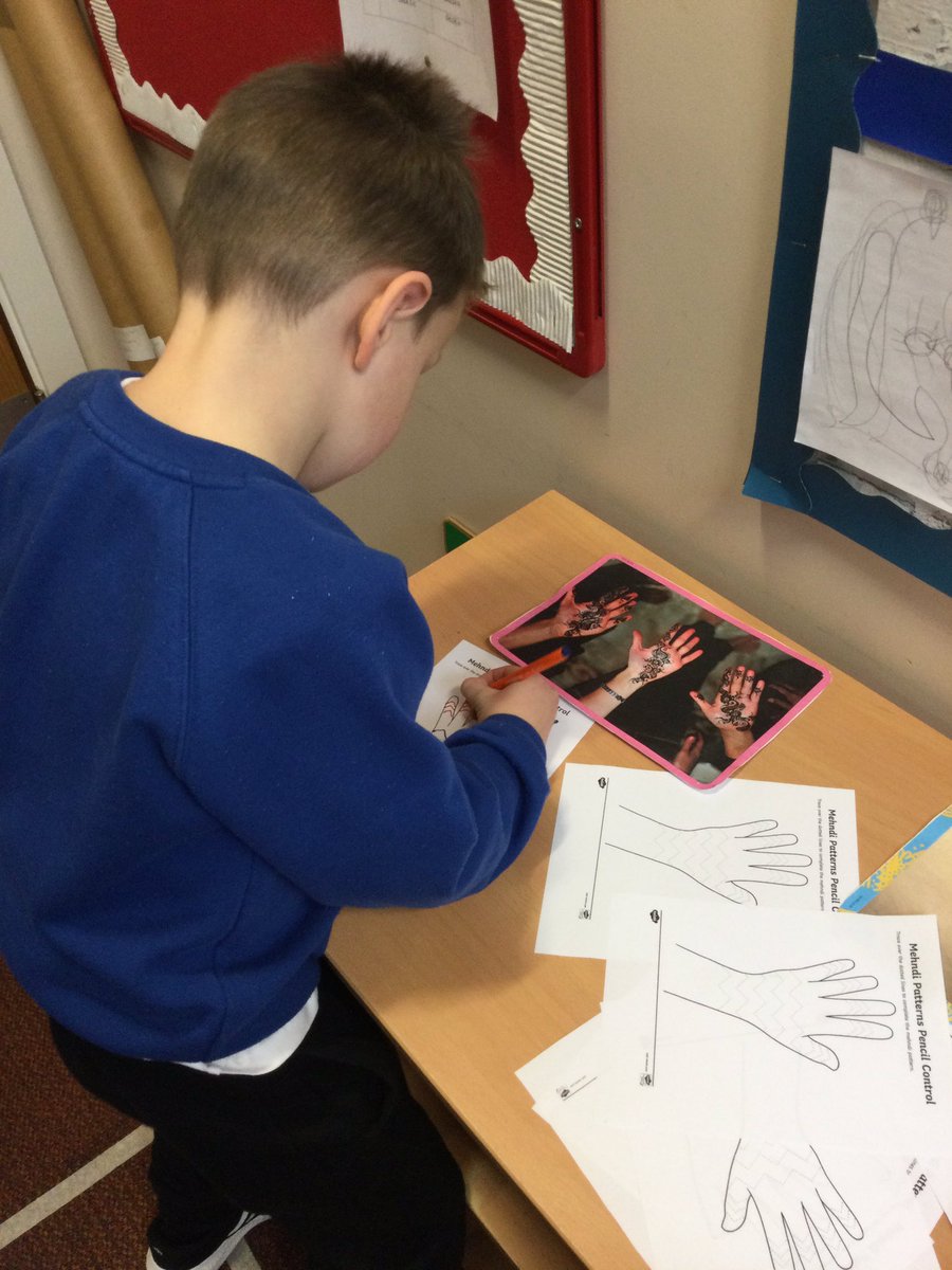 gfprimarycov's tweet photo. Happy Diwali! 🪔 🎆🪔 Reception have been learning about Diwali this week. We have made diva lamps and had fun creating mehndi patterns. One of our parents gave us some beautiful saris to play with too. #Diwali #happydiwali2021 #GFReception #GFRE #FestivalOfLights https://t.co/SHdxtMZ2Wo