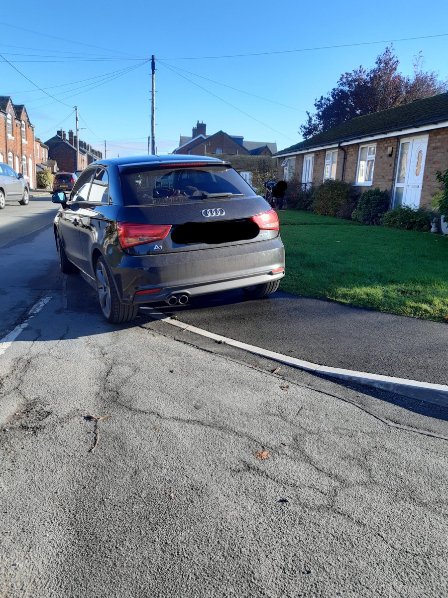 Whilst out on patrol on Heath Road this morning, PCSO Taylor has given an advisory notice for parking on the pavement and causing an obstruction. 

There must be enough room for a wheelchair or double buggy to be able to pass.

#ParkSafely #ParkConsiderately
