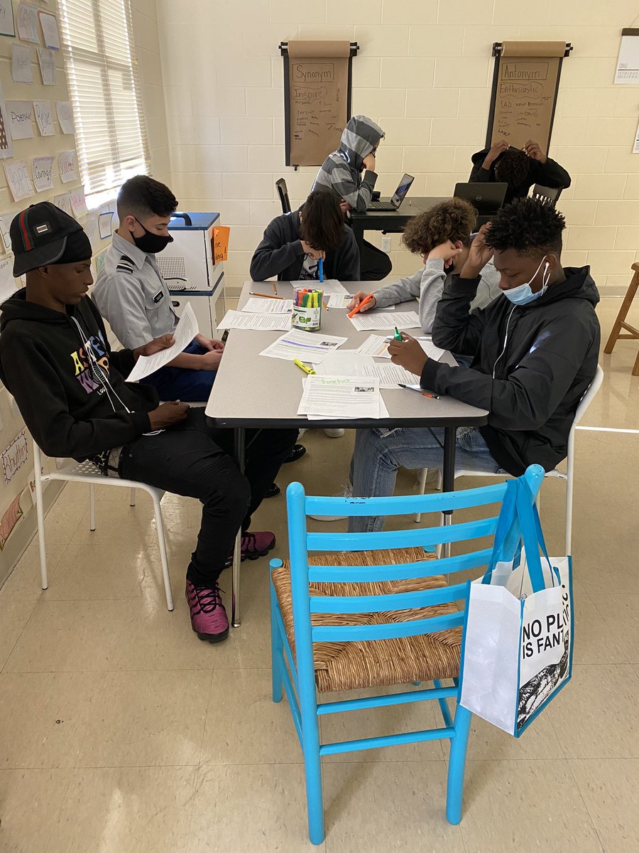 tfulsangreaduhs's tweet photo. Small groups in Reading! Analyzing questions and finding text evidence. 📚Achieve 3000 @BernerLinda @UHSChenoweth @Bobbie_Grieve https://t.co/UYT5e9oMns