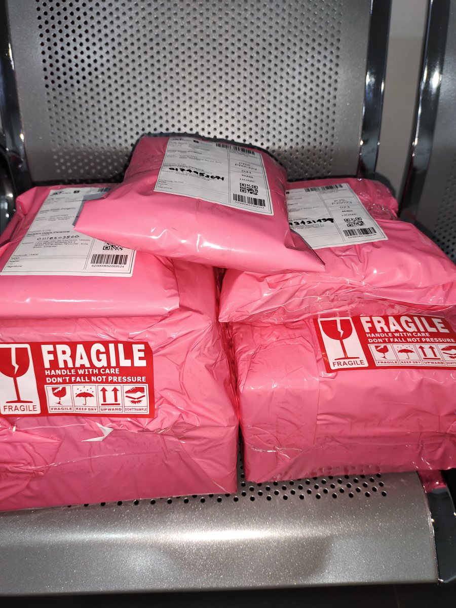 cococheezy's tweet photo. #cococheezyupdate

dropped some parcel. https://t.co/tQ0nKvaKs0