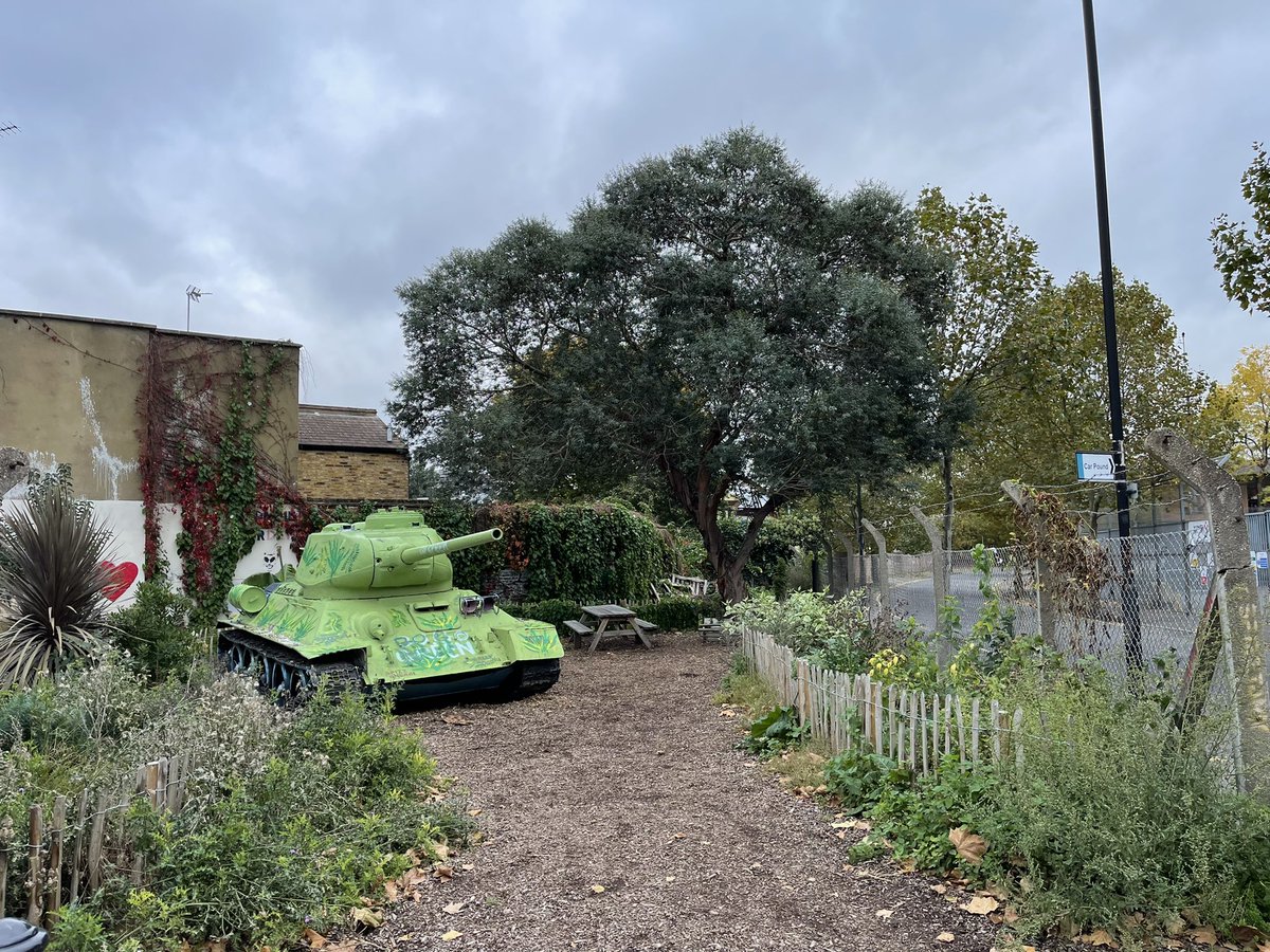 Paula_Griffin65's tweet photo. Stompie The Tank has gone green in time for #COP26Glasgow #SpizzTank 💚 https://t.co/wW1vRFXObG