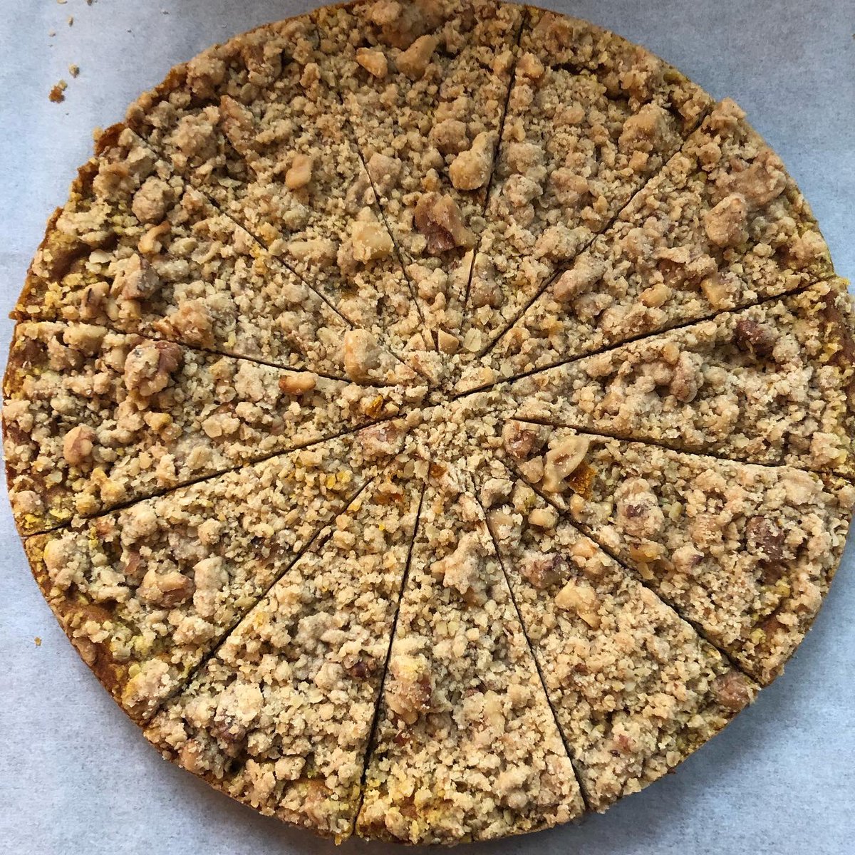 vanJenni_nl's tweet photo. Have you tried this Vegan Pumpkin-coconut cake?
Itโs topped with a walnut and oat streusel!
Need to taste it?
You can find it waiting for you at @BUUTVRIJcafe
๐ฑ๐ฐโ๏ธ
#vanjenni #tilburg #fallcake #vegancake #pumpkincake https://t.co/OKthmtCUUz